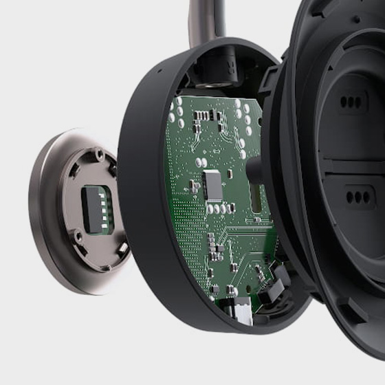 Closeup of Kensington H3000 circuit board within headset